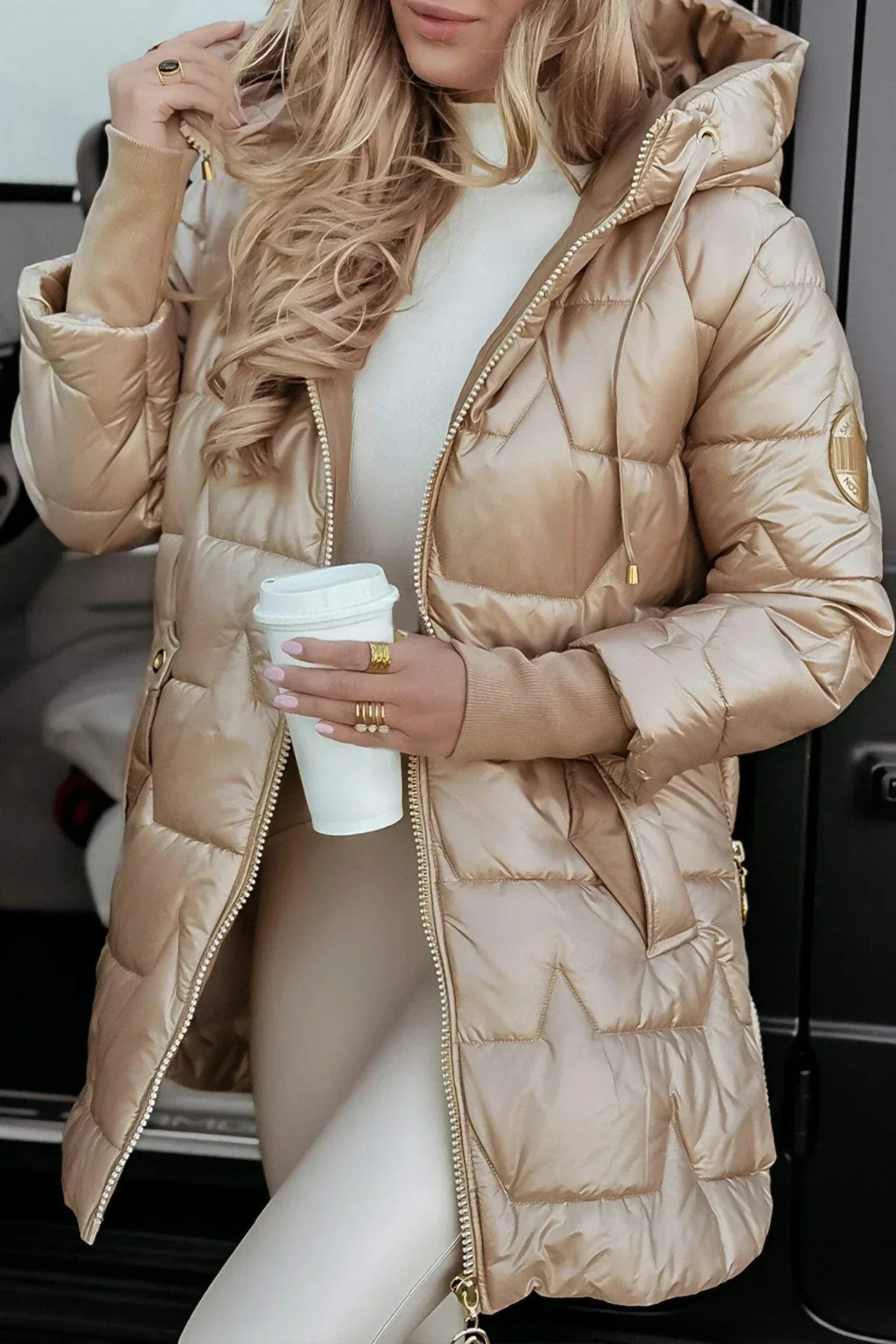 Noelia – Elegant Winter Coat with Hood and Lining