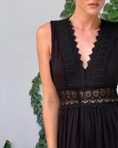 Ninfea – Sleeveless Boho-Style Midi Dress with Lace Details