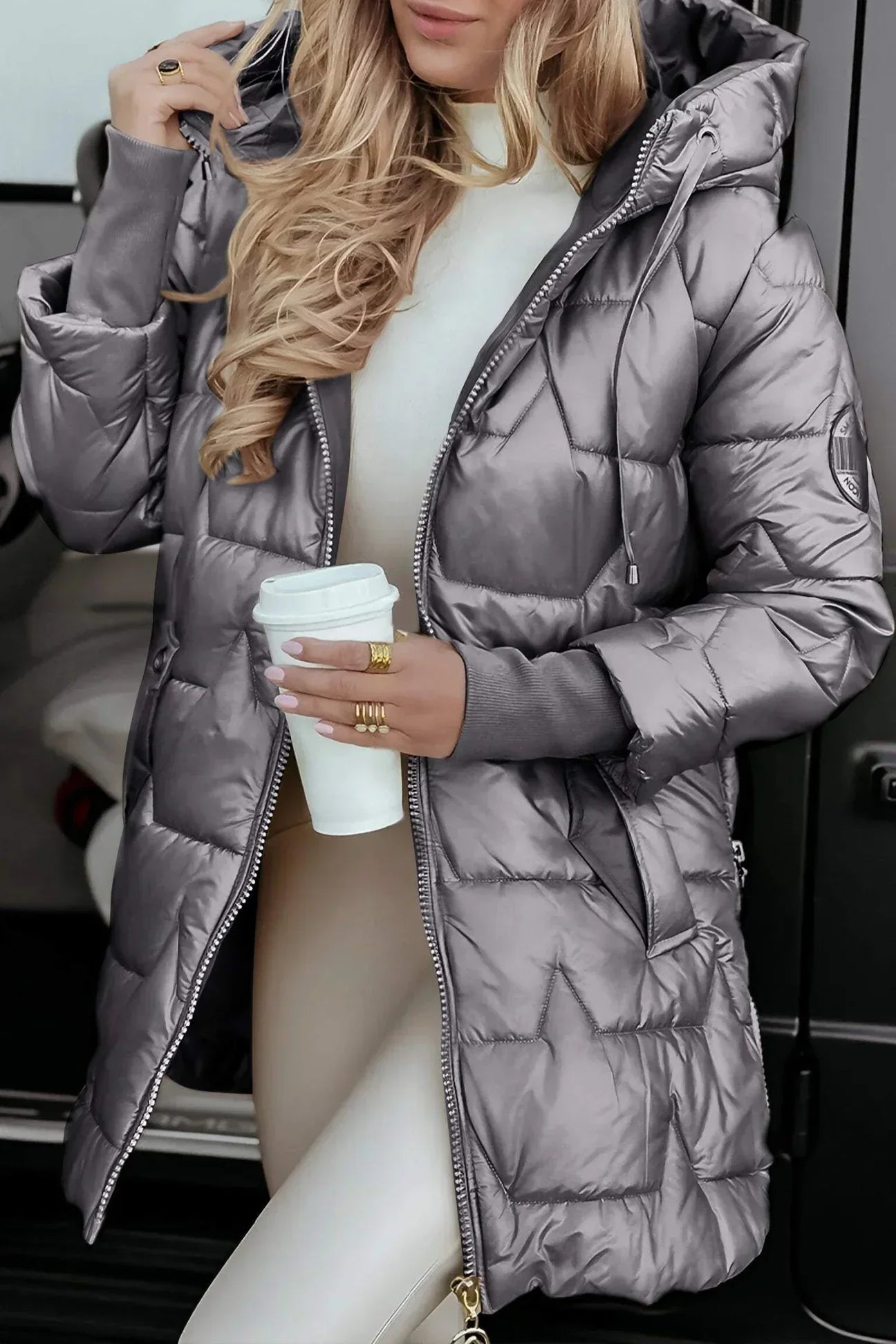 Noelia – Elegant Winter Coat with Hood and Lining